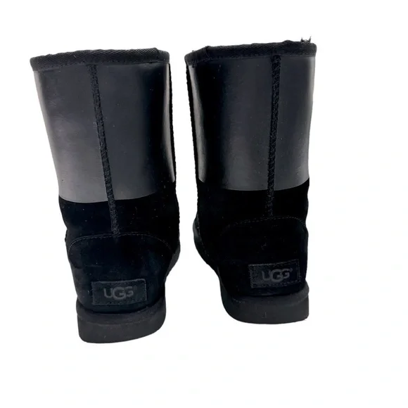 UGG Classic Short Rubber Logo Boot Sz 7‎